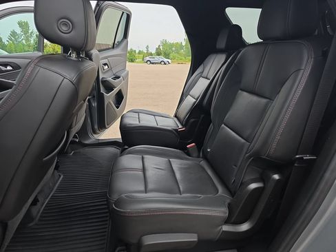 Used 2023 Chevrolet Traverse RS AWD/4WD image 15