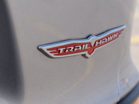 Used 2019 Jeep Cherokee Trailhawk w/ Comfort/Convenience Group image 5