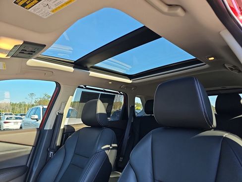 Used 2021 Nissan Rogue SL w/ Premium Package image 35