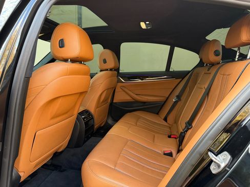 Used 2018 BMW 530i w/ Premium Package image 11