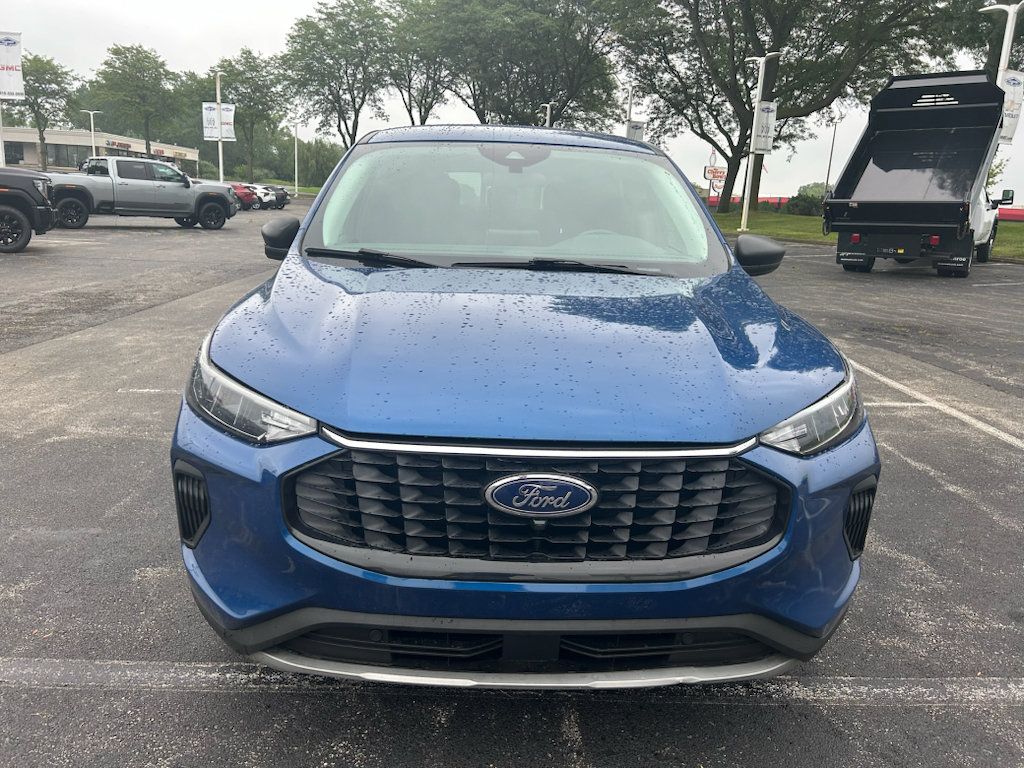 Used 2023 Ford Escape Active FWD image 2