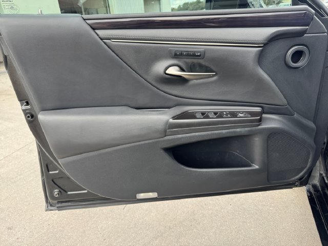 Used 2019 Lexus ES 350 w/ Premium Package FWD image 4