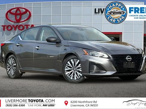 Used 2024 Nissan Altima 2.5 SV FWD image 1