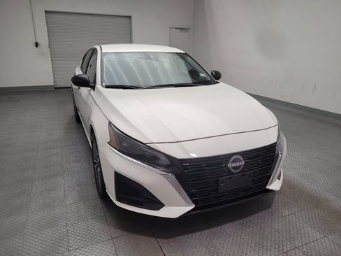 Used 2025 Nissan Altima 2.5 SV FWD image 14