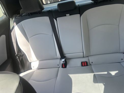 Used 2022 Toyota Prius Limited w/ Premium Convenience Package FWD image 4
