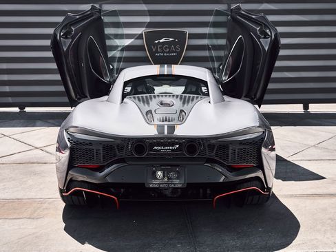 Used 2024 McLaren Artura RWD image 24