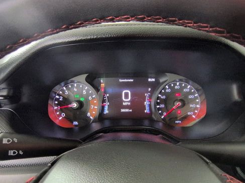 Used 2025 Jeep Compass Trailhawk AWD/4WD image 25
