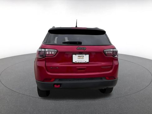 Used 2025 Jeep Compass Trailhawk AWD/4WD image 12