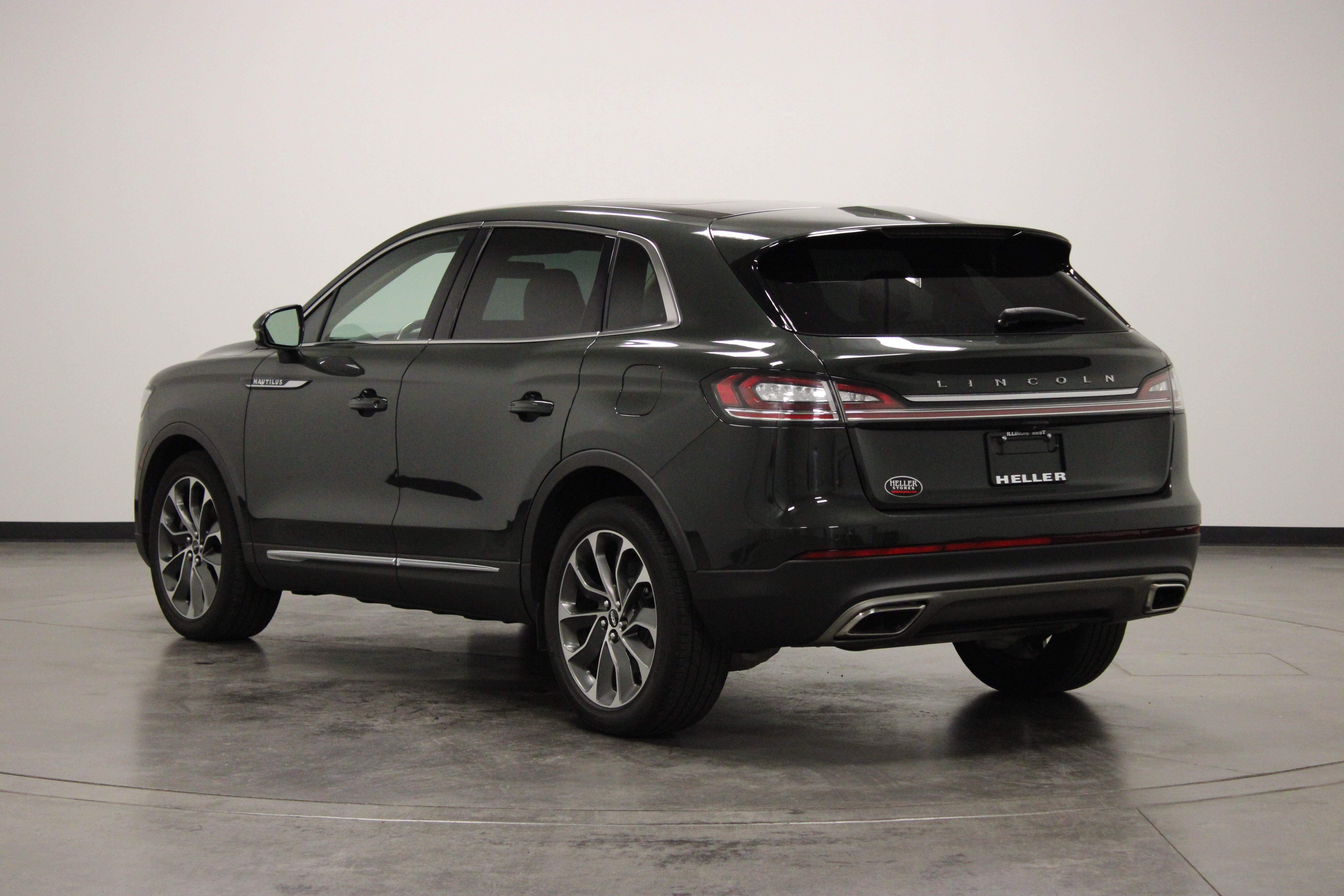 Used 2022 Lincoln Nautilus Reserve AWD/4WD image 6