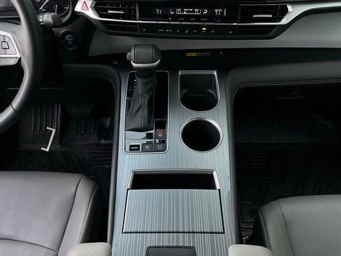 Used 2025 Toyota Sienna XLE image 16