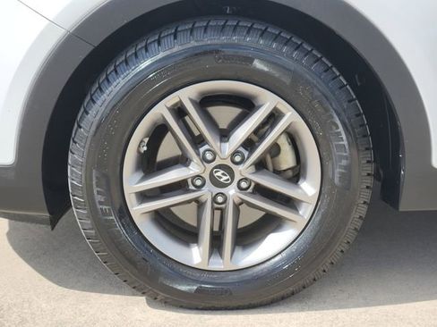 Used 2017 Hyundai Santa Fe Sport image 10
