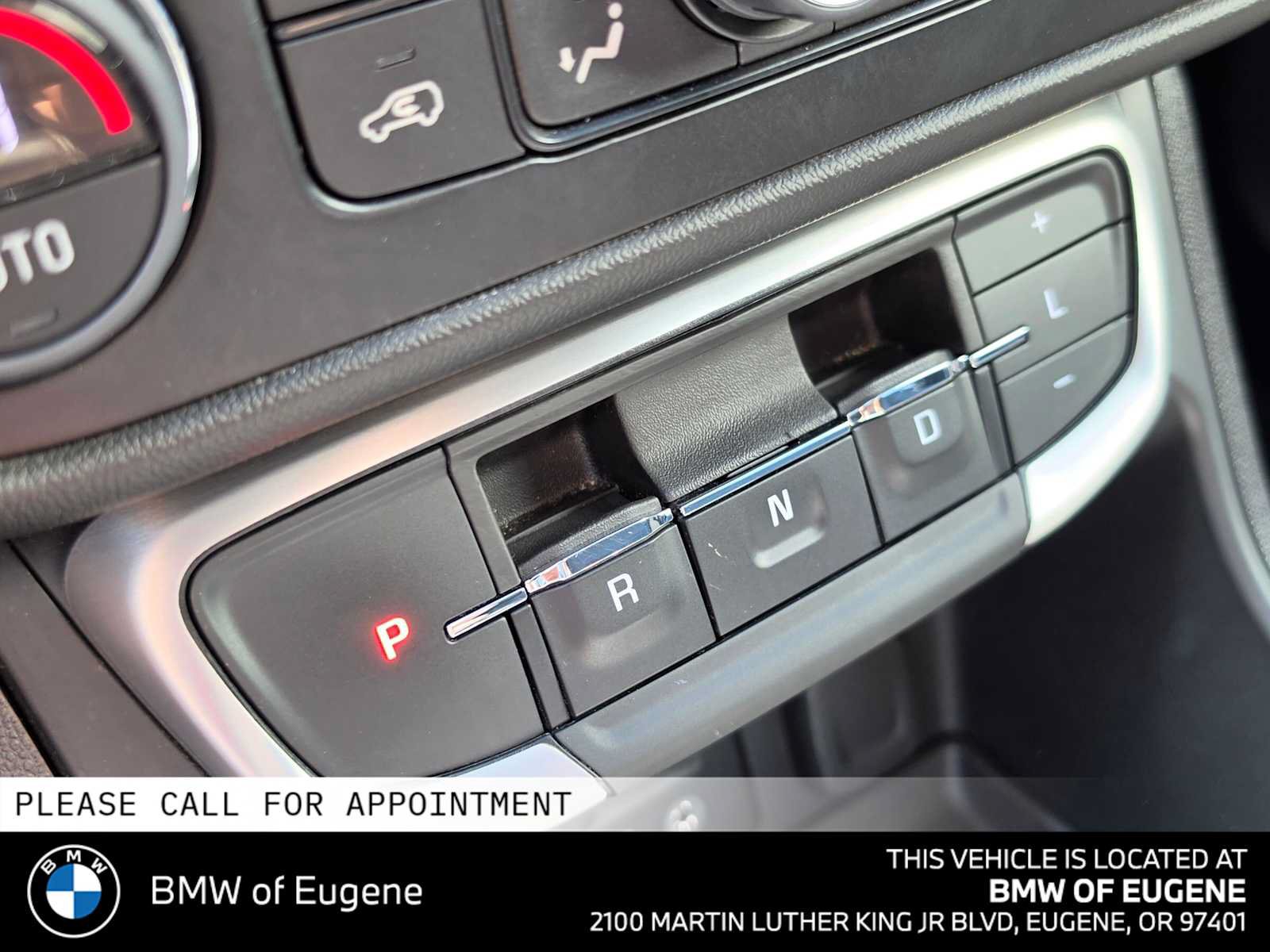Used 2024 GMC Terrain SLT AWD/4WD image 32