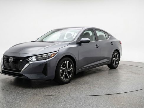 Used 2025 Nissan Sentra SV FWD image 3