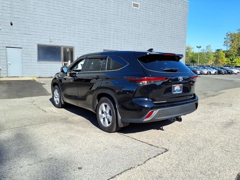 Certified 2024 Toyota Highlander LE image 4