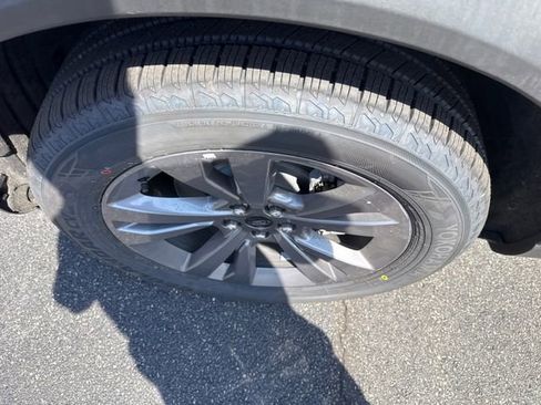 Certified 2022 Ford Explorer XLT w/ Equipment Group 202A image 15