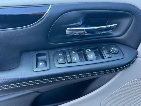 Used 2016 Dodge Grand Caravan SE FWD image 8