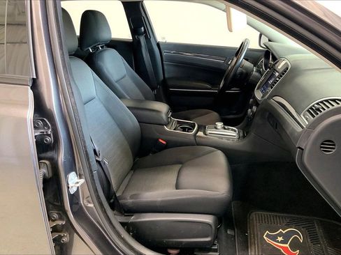 Used 2020 Chrysler 300 Touring w/ Sport Appearance Package RWD image 16