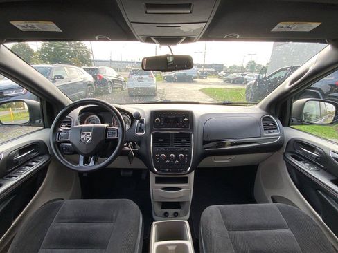 Used 2017 Dodge Grand Caravan SE FWD image 31