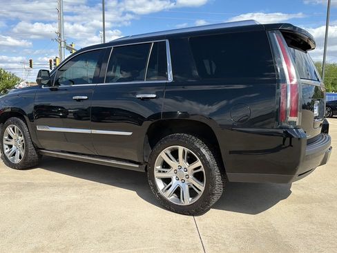 Used 2016 Cadillac Escalade Premium AWD/4WD image 12