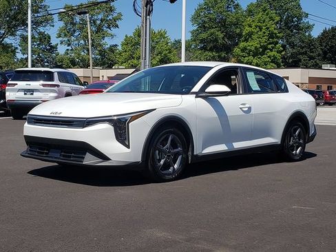 Certified 2025 Kia K4 FWD image 2