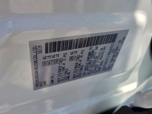 Used 2025 Nissan Rogue SV FWD image 18