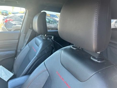 Used 2024 Jeep Compass Trailhawk w/ Trailhawk Convenience Group AWD/4WD image 8