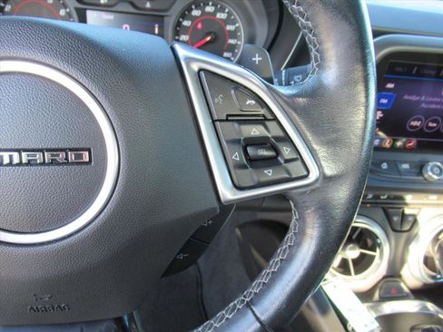 Used 2020 Chevrolet Camaro LT w/ Technology Package image 16