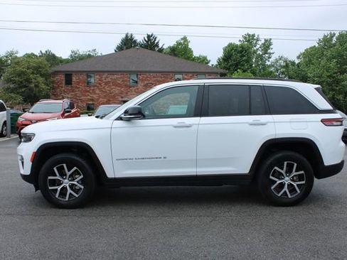 Used 2025 Jeep Grand Cherokee Limited AWD/4WD image 5