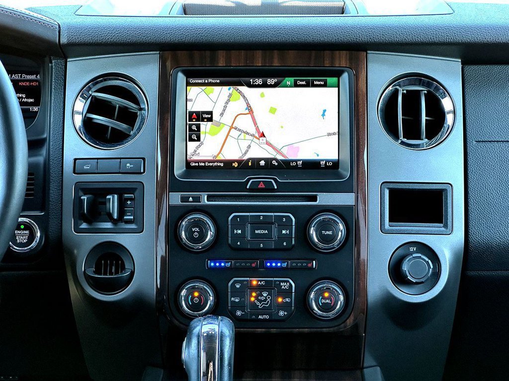 Used 2015 Ford Expedition Platinum RWD image 29