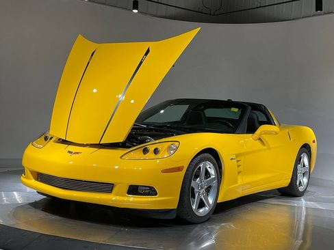 Used 2005 Chevrolet Corvette Coupe w/ Preferred Equipment Group RWD image 47