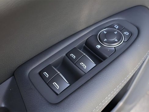 New 2026 Cadillac XT5 Luxury image 12