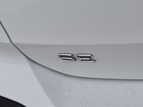 Used 2022 Volkswagen Taos SE image 17