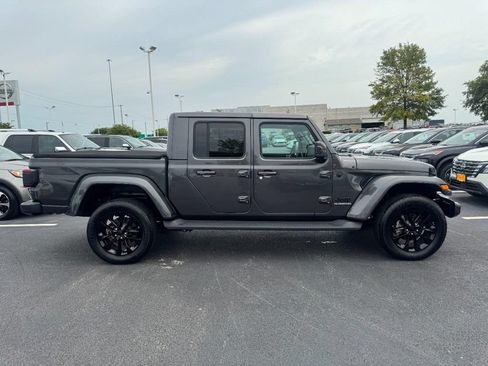 Used 2021 Jeep Gladiator Overland AWD/4WD image 2