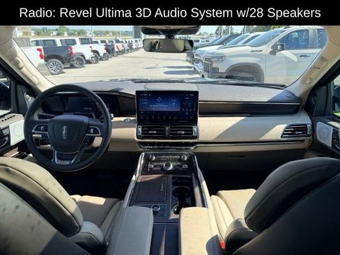 Used 2024 Lincoln Navigator Reserve AWD/4WD image 7