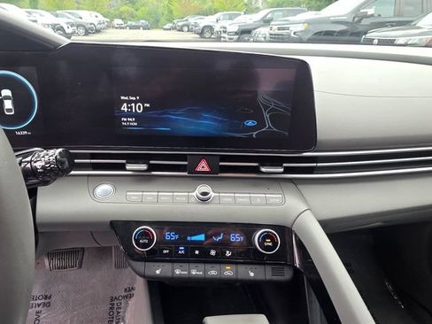 Used 2023 Hyundai Elantra SEL w/ Convenience Package FWD image 28