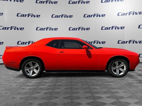 Used 2022 Dodge Challenger SXT RWD image 7