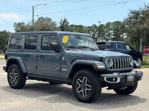 Used 2024 Jeep Wrangler Unlimited Sahara AWD/4WD image 8
