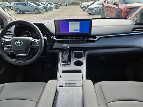 Certified 2026 Toyota Sienna XLE image 11