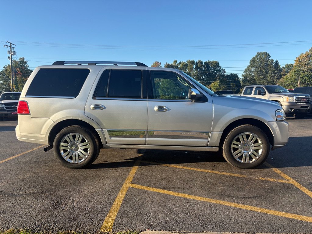 Used 2012 Lincoln Navigator 4WD image 5