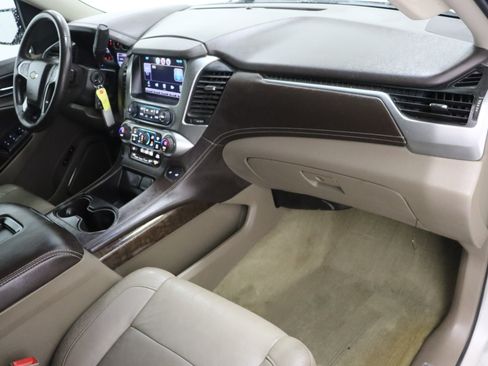 Used 2015 Chevrolet Suburban LT RWD image 36