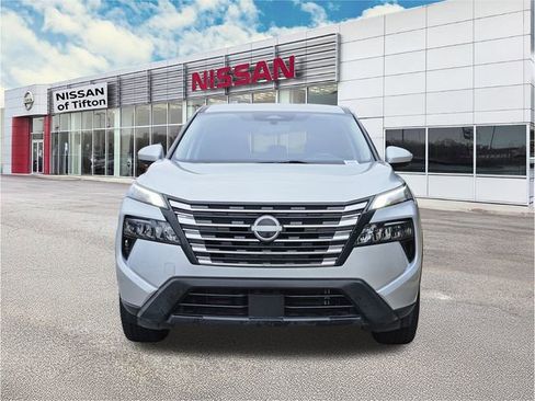 Certified 2024 Nissan Rogue SV FWD image 2