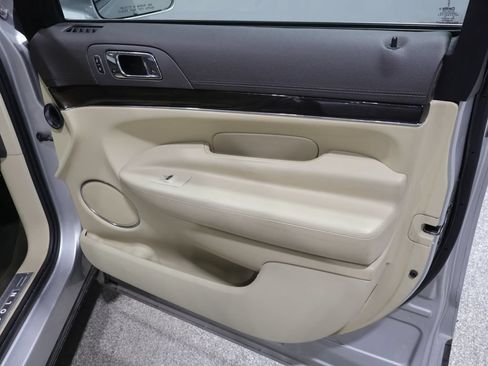 Used 2019 Lincoln MKT AWD image 27
