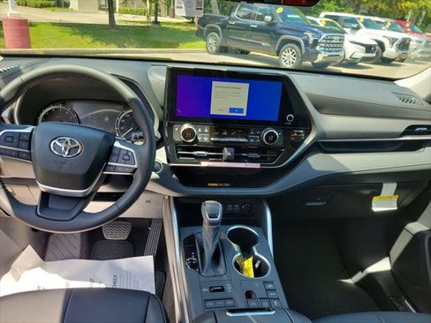 Certified 2026 Toyota Highlander XLE AWD/4WD image 19