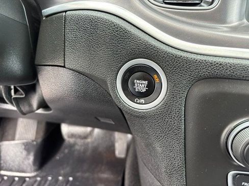 Used 2021 Dodge Charger SXT w/ Leather Interior Group RWD image 19