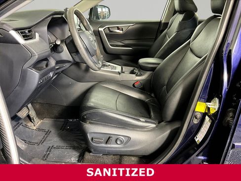 Used 2020 Toyota RAV4 XLE w/ Convenience Package FWD image 17