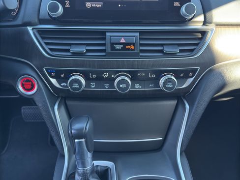Used 2018 Honda Accord Touring image 13