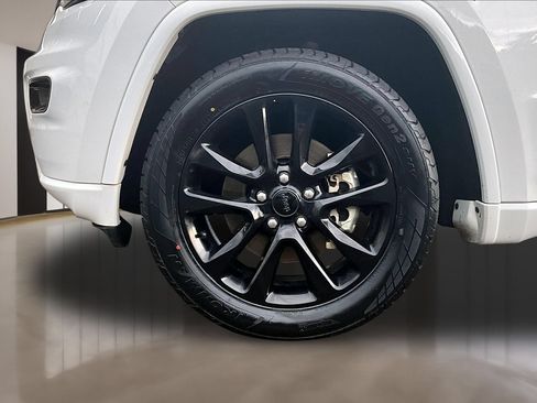Used 2022 Jeep Grand Cherokee Laredo X RWD image 34