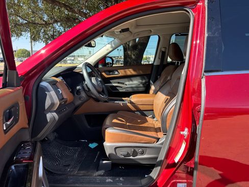 Used 2022 Nissan Pathfinder Platinum w/ Cargo Package FWD image 9