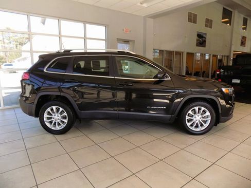 Used 2019 Jeep Cherokee Latitude w/ Popular Appearance Group image 9