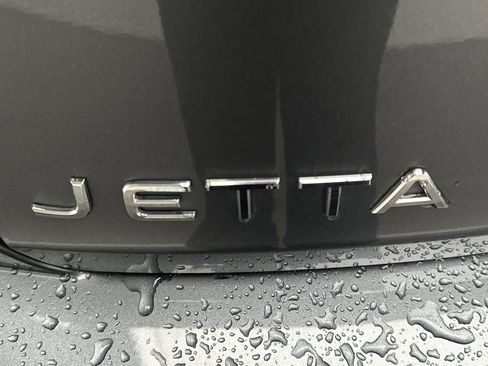 Used 2024 Volkswagen Jetta Sport image 12